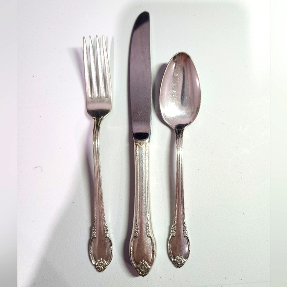 Rogers Brothers vintage 1847 Remembrance pettern - Picture 1 of 3